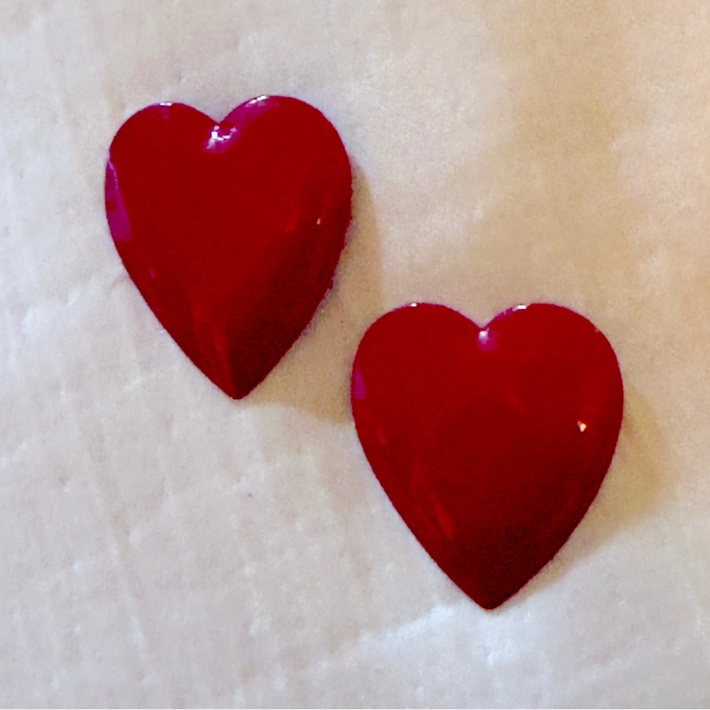 Vintage Heart earrings in red. Great condition
